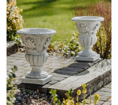 Gartenfigur Blumentöpfe in Vasenform Set - Garten-Zubehör mit zwei dekorativen Pflanzgefäßen, frostgesichert und verziert, ideal für Garten, Terrasse oder Treppenaufgänge.