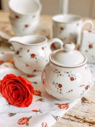 Milchgießer und Zuckerdose FRANCINE - Charmantes Milch- und Zuckerset im Landhausstil aus hochwertiger Keramik, ideal für ein gemütliches Frühstück oder Kaffeetafel.