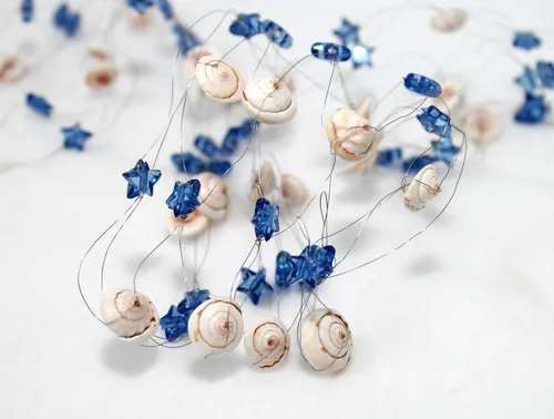 Tischdekoration mit Muscheln 90cm blau Sterne Drahtband Girlande
