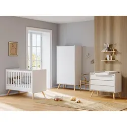QMM TraumMöbel Babyzimmer Set A, 4-teilig in Weiß - Elegantes Babyzimmer Set A 'Vienna' – 4-teilig. Hochwertige Verarbeitung mit modernem Design, inklusive Kleiderschrank, Kommode, Wickelaufsatz und Kinderbett. Ideal für die stilvolle Einrichtung Ihres Babyzimmers.