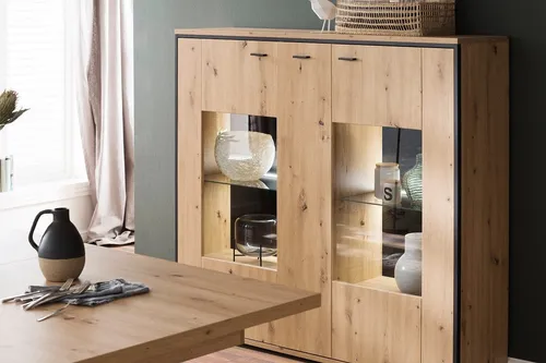 MCA furniture Vitrine Highboard Buenos Aires, Balkeneiche, montiert - Elegantes Highboard in Balkeneiche mit 3 Türen und 8 Einlegeböden. Bietet viel Stauraum und besticht durch modernes Design. Pflegeleichte Oberfläche und sofort einsatzbereit – ideal für Ihr Zuhause.