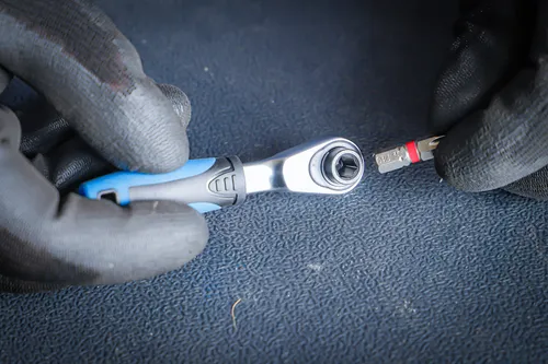 BGS-74299 Color-Bit-Satz mit Bit-Knarre - Werkzeug-Sets mit Außensechskant-Antrieb 6,3 mm (1/4) für vielseitige Anwendungen und präzise Arbeiten.