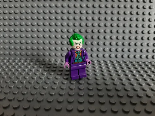 LEGO DC Batmobile: Batman verfolgt den Joker Set - 1989 Batmobil-Spielzeugauto mit 2 Minifiguren, actiongeladene Funktionen und detailgetreue Nachbildung aus dem Film