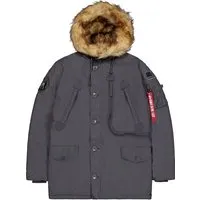Alpha Industries Polar Winterjacke - Die Alpha Industries Polar Winterjacke für Herren kombiniert Stil und Funktionalität. Mit abnehmbarem Kunstpelzkragen und praktischen Taschen ist sie ideal für kalte Tage und sorgt für warmen Tragekomfort.