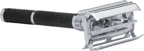Erbe Shaving Shop Rasierer Tradition, schwarz-kariert - Der Erbe Shaving Shop Rasierer Tradition im schwarz-karierten Design bietet eine präzise Rasur für stilbewusste Männer. Der schnell wechselbare Rasierkopf sorgt für eine einfache Handhabung und Langlebigkeit.