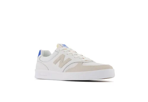 NEW BALANCE Herren Freizeitschuhe 300 Court - Der CT300 überzeugt mit zeitgemäßem Design und legendärem NB Court-Look. Ideal für den Alltag, bietet er Komfort und Vielseitigkeit in jeder Situation.