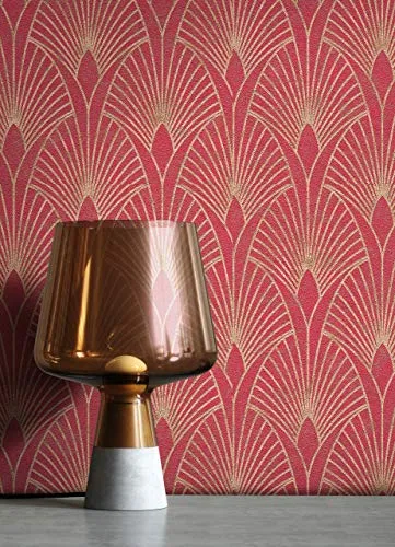 NEWROOM Tapete Rot Vliestapete Pfauenfeder - Mustertapete Modern Gold Blätter Ornamente Retro Grafisch 50er Art Glamour inkl. Tapezier-Ratgeber