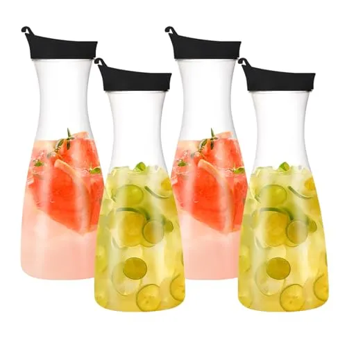 Wasserkaraffe Plastik 4er Set 1L Wasserkaraffe Kunststoff mit Deckel Wasserkanne für Kühlschrank Saftkrug Kunststoff Karaffe Eistee Krug mit Deckel für Wasser Kaffee Milch Tee Saft Getränke und Wein
