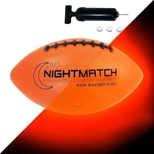 NIGHTMATCH LED Leucht-American Football (LB07-EU) - Erlebe den Spaß im Dunkeln mit dem NIGHTMATCH Leucht-American Football! Ideal für Spiele bei Tag und Nacht. Mit sensoraktivierten LEDs für aufregende Action und bis zu 30 Stunden Leuchtzeit – perfekt für die ganze Familie!