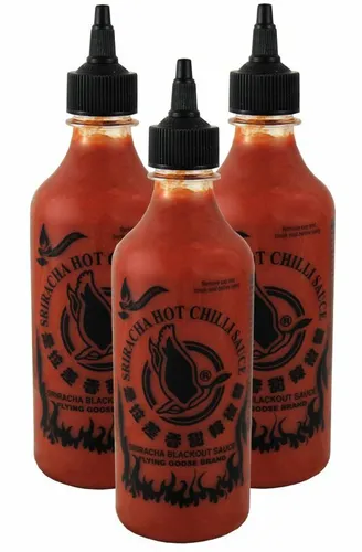 Sriracha Hot Chilli BLACKOUT - EXTREMELY HOT Chilisauce 3x 455ml - Grillsaucen & scharfe Saucen, perfekt für Liebhaber extremer Schärfe und authentischer thailändischer Aromen.