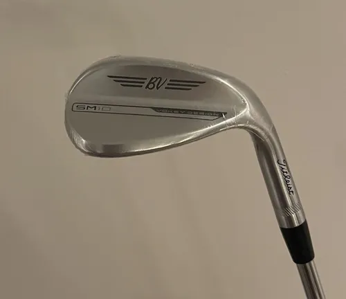 Titleist Vokey SM 10 Lob-Wedge 58 Grad Chrome – Präzision für Ihr Spiel - Hochwertiger Golfschläger für Herren mit einem Loft-Winkel von 58 Grad, ideal für präzise Schläge rund um das Grün. Robuste Stahlkonstruktion für Langlebigkeit und Leistung.