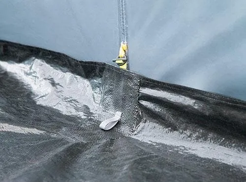 DWT Buszelt Zeltboden Fjord 30 - Wasserdicht und leicht zu reinigen - Zeltboden für das Buszelt Fjord 30, aus wasserdichtem und pflegeleichtem Polyethylen, schützt vor Feuchtigkeit und sorgt für Komfort beim Campen.