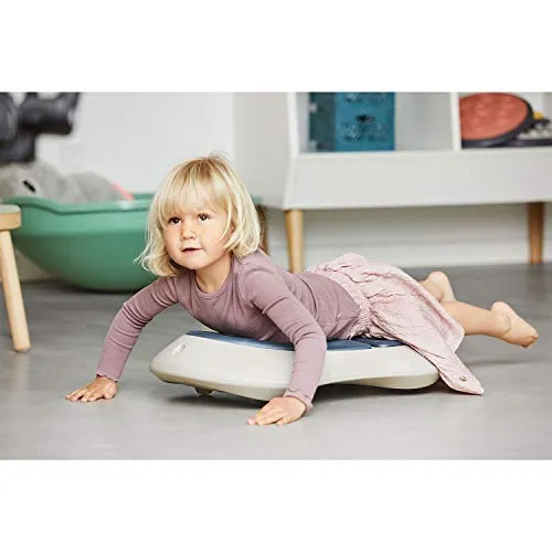 Gonge Floor Surfer - Nordic Balance Board für Kinder - Balance Board für Bewegungstherapie, entwickelt mit Kinderphysiotherapeuten. Ergonomische Form fördert motorische Fähigkeiten und ist für Kinder ab 1 Jahr geeignet.