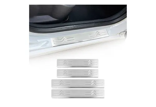 Einstiegsleisten Türschweller für Citroen C4 2010-2018 aus Edelstahl Chrom 4tlg - Passgenauer Kratzschutz für Ihr Fahrzeug, bestehend aus 4 Teilen. Hochwertige Edelstahl-Oberfläche sorgt für Langlebigkeit und schützt Ihren Lack vor Abnutzung.