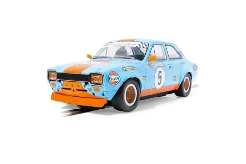 Scalextric Cars – Ford Escort MK1 C4530 – Fords 2023 modifiziert von Wayne Crabtree – Miniaturauto für Rennbahn – Geschenkideen für kleine Kinder