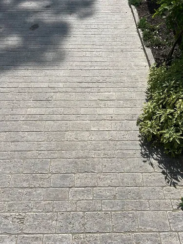 Pflastersteine - Reihenpflaster aus Muschelkalk, gemischtfarben - 960kg - Stein: Hochwertige gespaltene Pflastersteine aus Muschelkalk, ideal für Terrassen und Gehwege. Robuste Qualität für langlebige Landschaftsgestaltung.