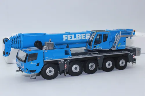 Liebherr Mobilkran LTM1110-5.2 Modell von Conrad 1:50