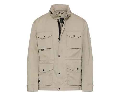 Camel Active Blouson 430400-7N92 in Light Beige - Größe 52 - Moderne Herrenjacke mit Utility-Look, geradem Schnitt und Stehkragen. Ideal für den Alltag, ausgestattet mit praktischen Taschen und verstellbaren Ärmelabschlüssen.