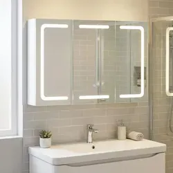 Spiegelschrank mit LED Beleuchtung und Steckdose Drei Türen Badschrank mit Spiegel und Ablage Dimmbar Dual-Touch-Schalter - Weiß