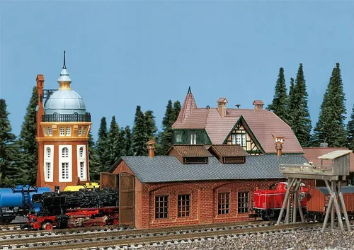 Faller 222141 Spur N Lokschuppen 1-ständig - Modelleisenbahnen-Zubehör, detaillierter Bausatz für einen 1-ständigen Lokschuppen in Spur N, ideal zur Erweiterung Ihrer Modelleisenbahnlandschaft.