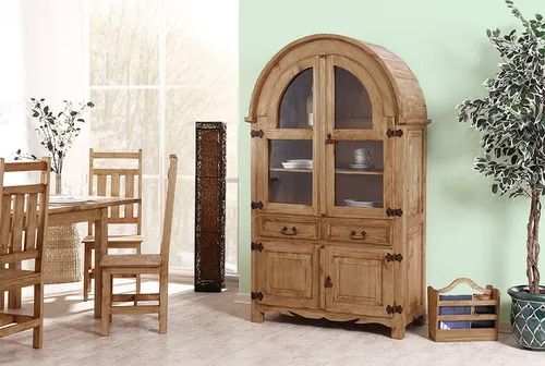 MEXICO Vitrine Schrank Hacienda aus massivem Pinienholz - Elegante Vitrine im mexikanischen Stil, gefertigt aus robustem massivem Holz. Ideal zur stilvollen Präsentation Ihrer Lieblingsstücke. Breite: 113 cm, Höhe: 190 cm, Länge: 50 cm.