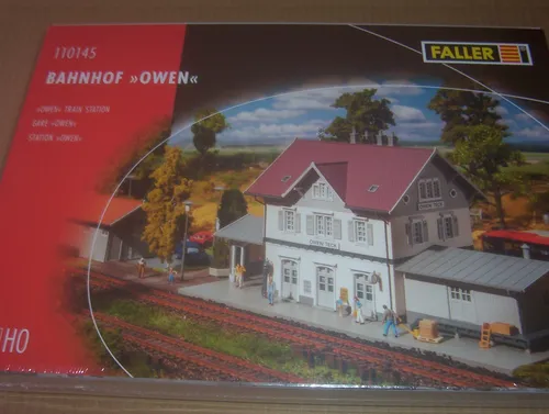 Faller H0 110145 Bahnhof Owen - Modellbahnhof in Spur H0 (16,5 mm), detailgetreu und ideal für kreative Gleisanlagen-Gestaltung.