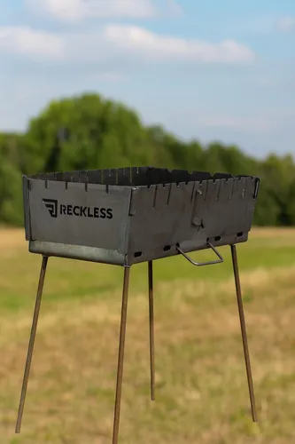 Grill-Mangal Reckless KL-8/3 für 8 Spießen - Klappbarer Grill-Mangal für 8 Spieße, ideal für Camping und Outdoor-Aktivitäten. Robuste 3 mm Stahlkonstruktion garantiert Langlebigkeit und Stabilität.