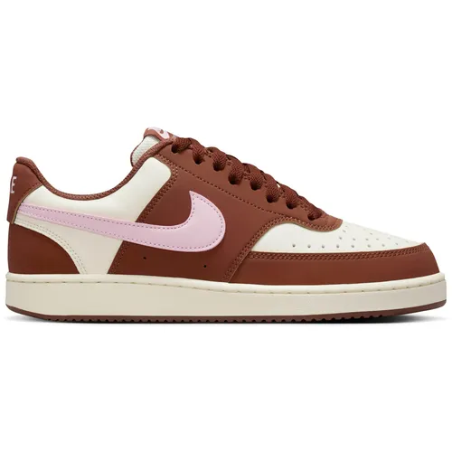 Nike Court Vision Low IM1652004 - Sportlicher Sneaker in Soft Pearl-Pink - Modischer Sneaker im Basketball-Style mit hohem Tragekomfort, flexibler Laufsohle und rutschhemmendem Design. Ideal für den Alltag und sportliche Aktivitäten.
