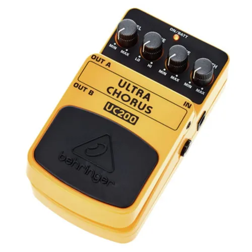 Behringer UC200 Ultra Chorus Fußpedal - Gitarren-Effektgerät mit separaten Level-, Tone-, Rate- und Depth-Reglern für umfangreiche Klangbearbeitung, ideal für kreative Musiker.