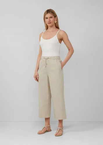 s.Oliver BLACK LABEL Wide Leg Culotte in Beige, Größe 38 - Stoffhosen mit lässigem Schnitt und hohem Bund für ein angenehmes Tragegefühl, ideal für stilvolle Alltagskombinationen. Praktische seitliche Eingrifftaschen und leichter Baumwoll-Mix sorgen für Komfort.