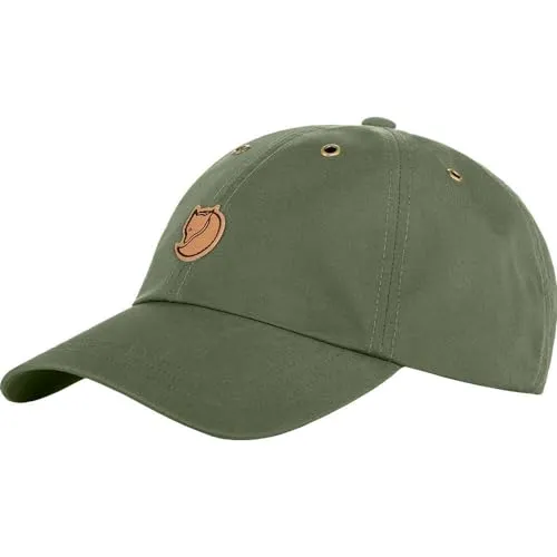 Fjällräven Vidda Cap - Oliv S/M - Klassische Basecap aus robustem G-1000, ideal für Trekking und Outdoor-Aktivitäten. Strapazierfähig und stylisch in Oliv, perfekt für Abenteuer in der Natur.