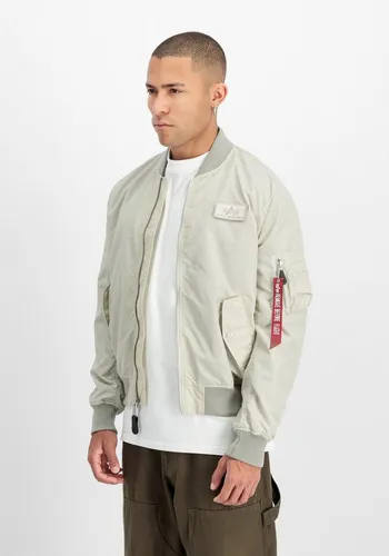 Alpha Industries Regular Fit Bomberjacke mit Logo-Patch in Beige, Größe XXXL - Vielseitige Herrenjacke im Regular Fit von Alpha Industries. Der Stehkragen und die praktischen Eingrifftaschen bieten Komfort, während der Logo-Patch für einen stylischen Look sorgt. Ideal für jede Gelegenheit.