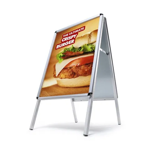 Showdown Displays Kundenstopper Standard - DIN A0 mit Rundecken - Einzelrahmen für effektive Werbung im Innen- und überdachten Außenbereich. Leicht, stabil und mit schnellem Austausch der Werbeplakate für flexible Nutzung.