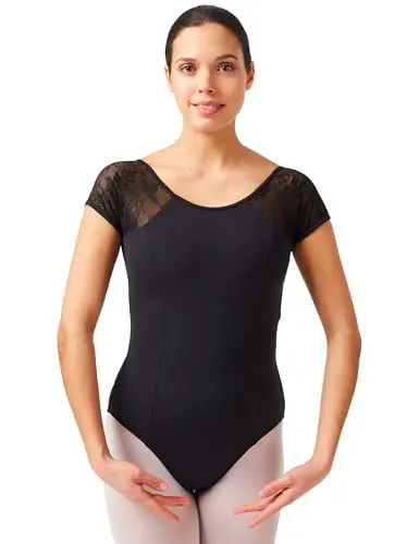tanzmuster Ballett Trikot Damen Kurzarm - Maike - Elegante Spitze und BH-Pad-Einschub - Wunderschönes Kurzarm Ballett Trikot mit geblümter Spitze und Prinzessnähten für feminine Eleganz. Hergestellt aus hochwertigem, atmungsaktivem Lycra für optimale Bewegungsfreiheit. Pflegeleicht bei 30° waschbar.