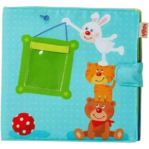 HABA Baby-Fotoalbum: Spielgefährten – Weiches Stoffalbum für die ganze Familie - Fotoalbum für das Bücherregal mit 10 Seiten und 8 Einstecktaschen für 10 x 15 cm Fotos, ideal zum Teilen von Familienerinnerungen und kreativen Gestalten.