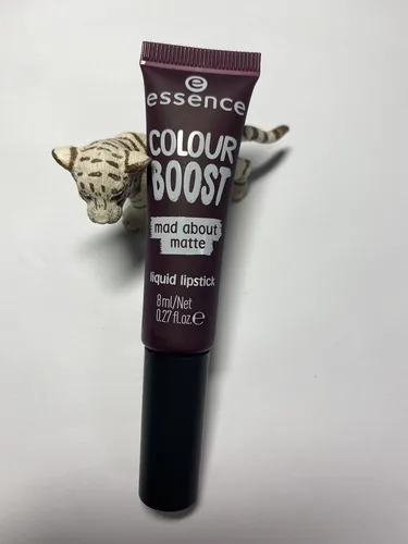 Produktbild essence COLOUR BOOST MAD ABOUT MATTE Liquid Lipstick 10 pride and redjudice