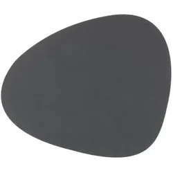 LIND DNA Table Mat Curve L 37x44 cm Nupo Anthracite - Gleitmittel – stilvolles Tischset aus OEKO-TEX® zertifiziertem recyceltem Leder, ideal für kreative Tischdekoration und vielseitige Farbauswahl.