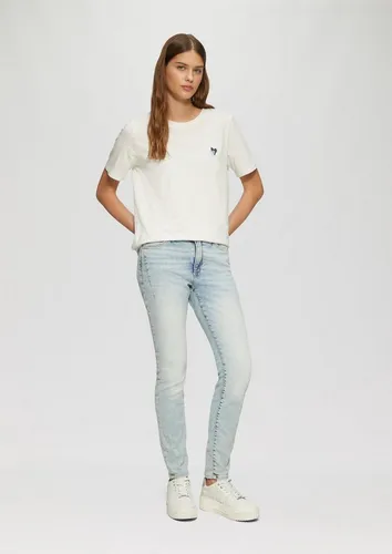 s.Oliver Skinny-fit-Jeans IZABELL – coole Waschungen in Blau - Jeans in Skinny-Fit mit elastischem Denim, ideal für einen lässigen Look. Atmungsaktiv und pflegeleicht, perfekt für den Alltag.