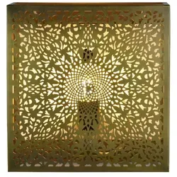 Marrakesch Wandleuchte Yakin Gold Antik - Orientalische Wandlampe aus handgefertigtem Metall mit filigranen Perforationen für ein faszinierendes Lichtspiel. Ideal für ein warmes Ambiente in jedem Raum.