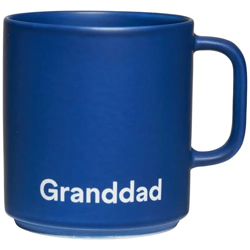 Favourite Granddad Becher mit Henkel marineblau in blau von DESIGN LETTERS