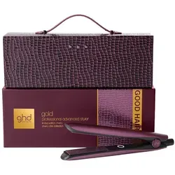 ghd Cherry Chic Gold Styler - Limitierte Edition - Glätteisen in elegantem Kirschton mit luxuriösem Case, für seidig-glattes Haar und kreative Styles dank Dual-Zone Technologie und abgerundetem Design.