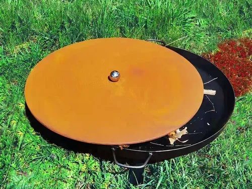 Köhko Feuerschale Ø79cm mit Deckel und klappbaren Beinen - Design Feuerschale mit 80 cm Durchmesser und hitzebeständigem Deckel für sicheres Grillen im Garten oder beim Fest. Robuste Stahlkonstruktion sorgt für Langlebigkeit und Formstabilität.