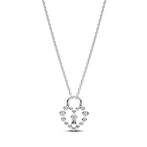 PANDORA Moments Funkelndes Herz Vorhängeschloss Anhänger-Halskette - Elegante Halskette aus Sterling Silber mit herzförmigem Vorhängeschloss und funkelnden Zirkonia. Verstellbar in drei Längen für individuellen Stil. Handgefertigte Qualität für besondere Momente.