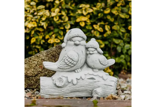 Gartenfigur Lustiges Vogel-Paar - Frostsicher und charmant - Figuren: Dieses lustige Vogel-Paar bringt Winterfreude in Ihren Garten. Mit Mützchen und kuschliger Decke sind sie frostsicher und ein echter Hingucker!