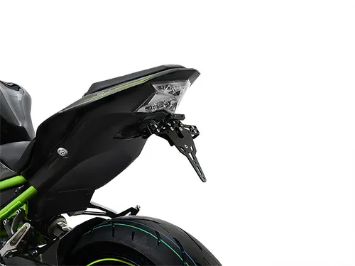 ZIEGER Kennzeichenhalter Pro für Kawasaki Z900 / Z H2 - Motorradzubehör mit E-geprüfter Kennzeichenbeleuchtung und umfassendem Montageset für eine sichere und einfache Installation.