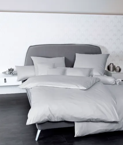 Janine Mako Satin Bettwäsche Uni Colors 200 x 220 cm Platin - Bettwäsche-Set 200x220 cm aus 100% Mako-Baumwolle, hautsympathisch und feuchtigkeitsregulierend. Ideal für Wasserbetten, pflegeleicht und bügelleicht - perfekt für erholsamen Schlaf.