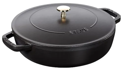 STAUB Gusseisen Bräter Rund 24 cm - Auflaufformen mit Chistera Tropfenstruktur für optimale Befeuchtung, geeignet für alle Herdarten inklusive Induktion und Backofen. Perfekt für saftiges Garen von Fleisch, Fisch oder Gemüse.