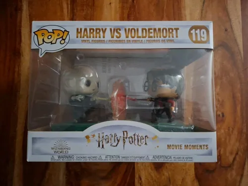 Funko Pop! Harry Potter - Harry vs Voldemort #119 - Sammelfigur aus der Harry Potter-Serie, ca. 9,5 cm groß, zeigt den epischen Kampf zwischen Harry und Voldemort. Offiziell lizenziert und ideal für Fans!