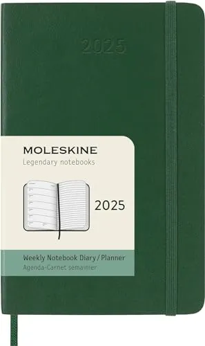 MOLESKINE Buchkalender 2025 - Wochen-Notizkalender Grün - Kalender für 2025 mit 12 Monaten, ideal für Notizen und Planung. Mit elastischem Verschluss, Lesezeichen und personalisierbaren Aufklebern. Perfekt für kreative Köpfe!