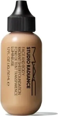 MAC Studio Radiance Face And Body Foundation 50 ml C3 - Make-up mit leichter, aufbaubarer Deckkraft für ein strahlendes Finish, bietet erfrischende Feuchtigkeit und ist wasserfest für ganztägigen Komfort.